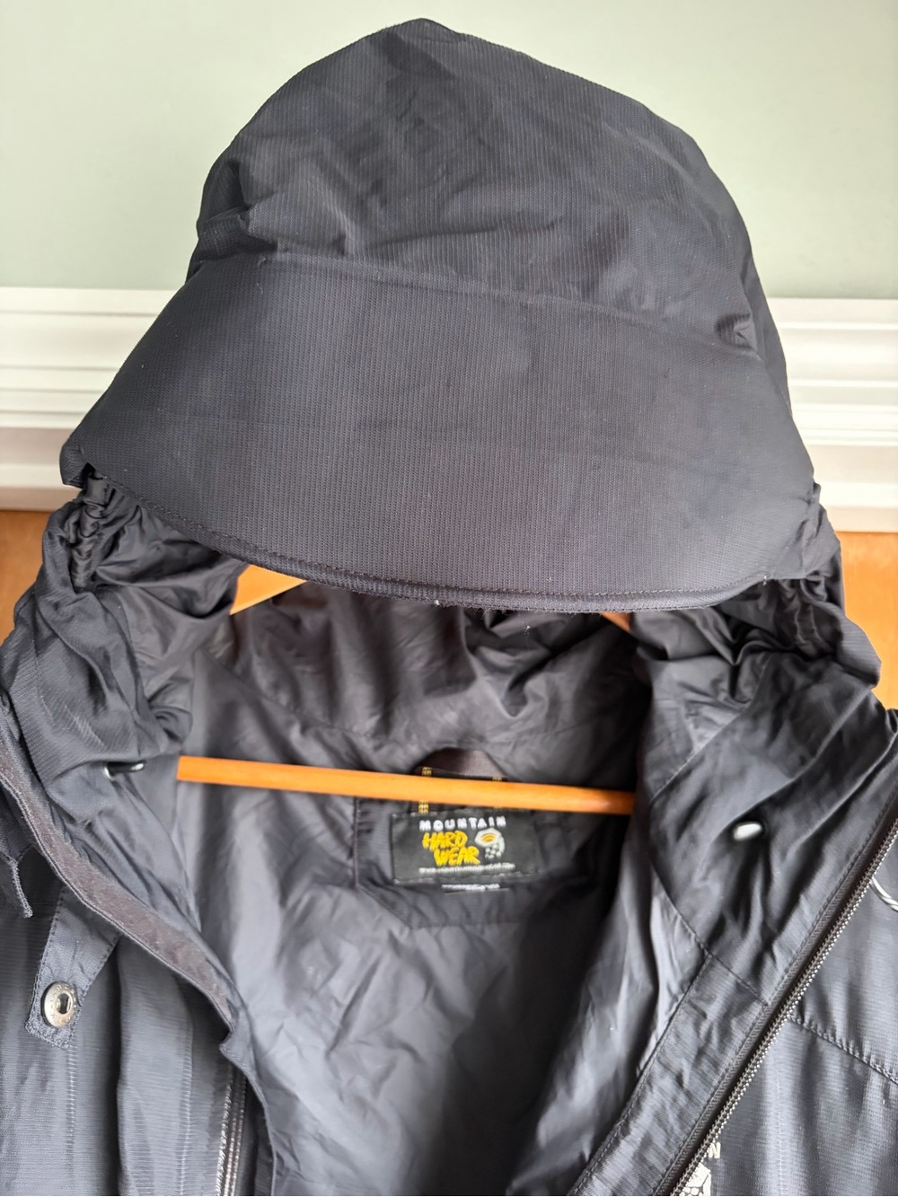Mountain Hardwear Black Hooded Rain Jacket - Picture 8 of 13